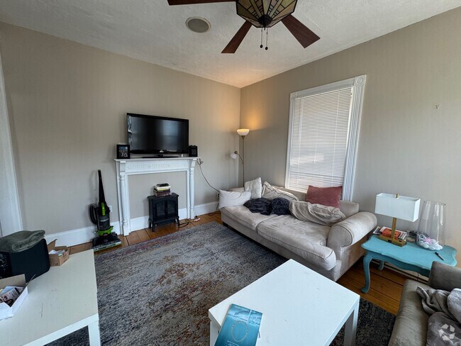 Building Photo - 68 Calumet St Unit 3 Rental