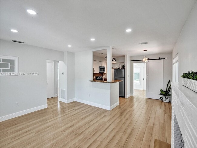 Building Photo - 1713 NE 15th Ave