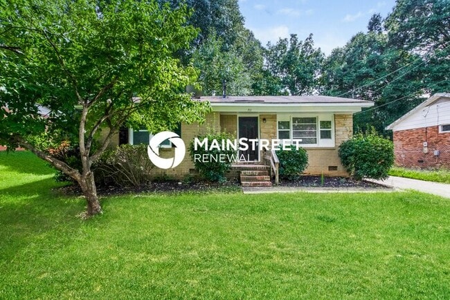 Building Photo - 3 Bedroom Pet-Friendly Home in Charlotte, NC with Main Street Renewal
