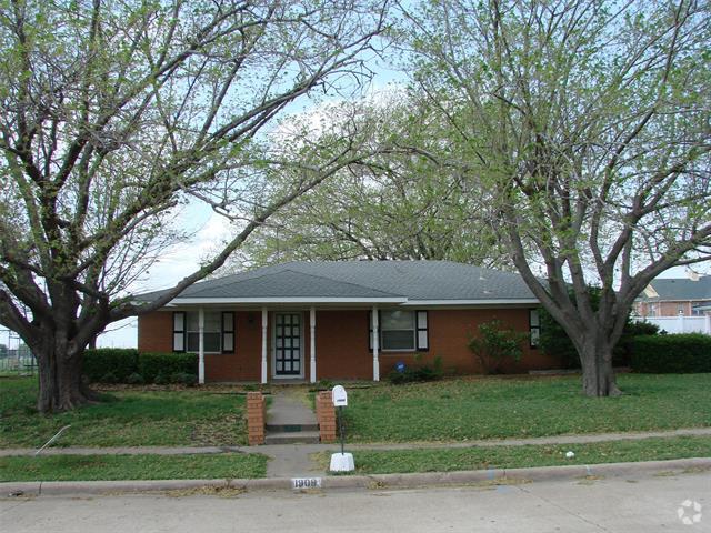 Building Photo - 1909 Wisteria Way Rental