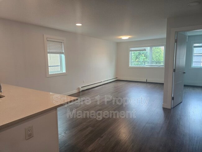 Photo - 11123 Groat Rd NW