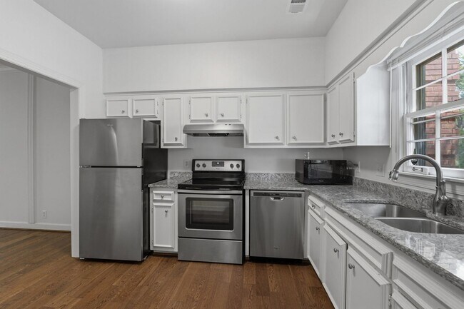 Photo - Charming 2 Bedroom Townhouse