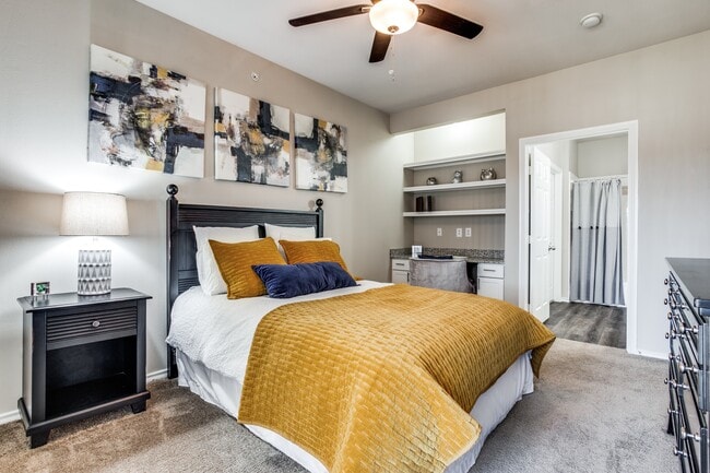 Building Photo - Village of Hawks Creek Rental
