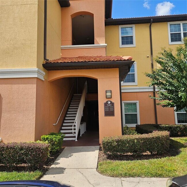 Photo - 5483 Vineland Rd Unit 10304