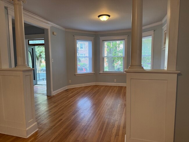 Building Photo - 4034 N Monticello Ave Unit 1