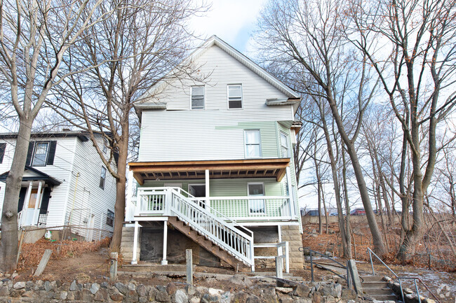 Building Photo - 49 Ashley St Unit 3rd floor Rental