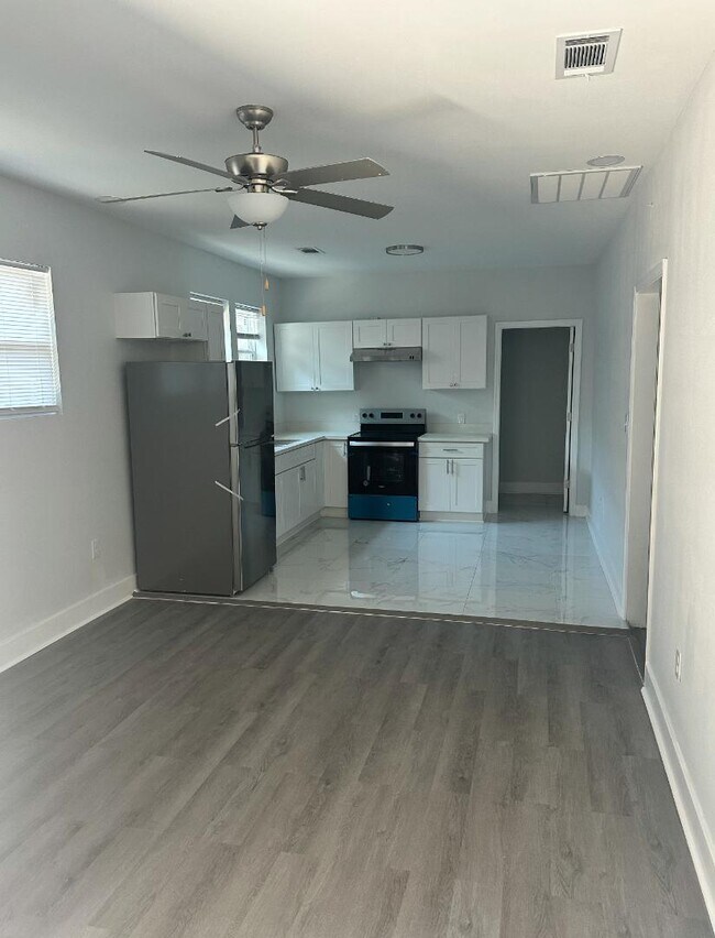 Photo - 915 S 12th St