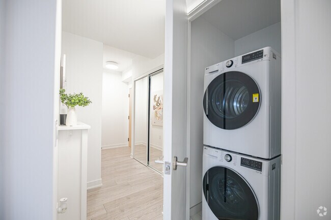 2BR, 2BA - 902SF - In-Unit Laundry
