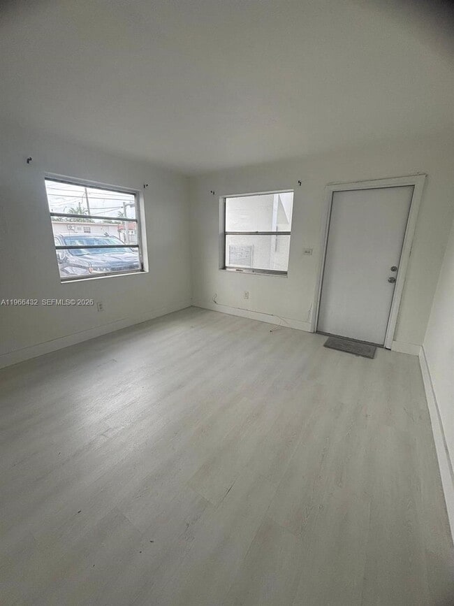 Photo - 1400 W 29th St Unidad 8