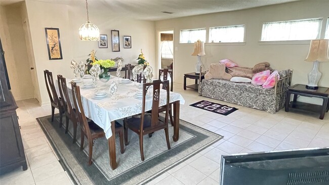 Photo - 17 Manor Way
