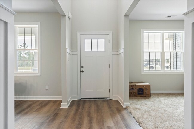 Photo - Spacious 6 bedroom 3.5 Bath Two Story Home...