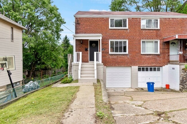 Building Photo - READY FOR MOVE IN! Fully RENOVATED 2-bedroom in Carrick!
