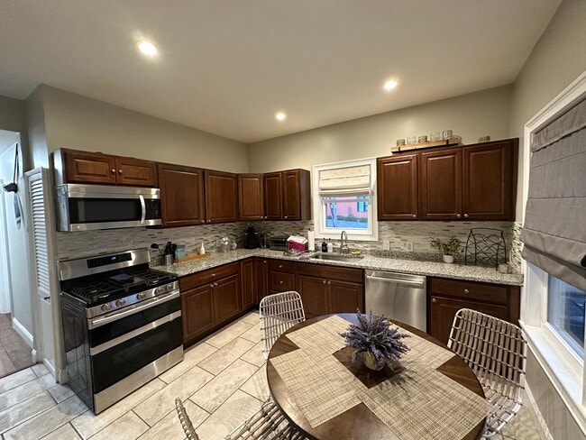 Building Photo - 2 Shelby St Unit 1