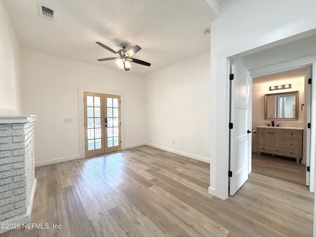 Photo - 717 King St