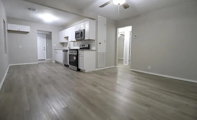 Photo - 5202 N Rockwell Ave