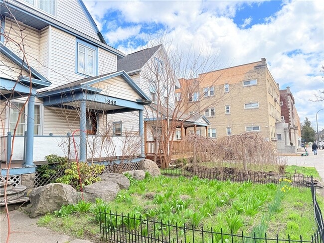 948 Monroe Ave