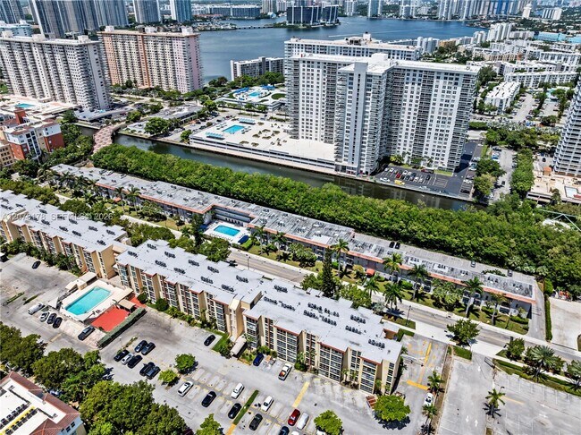 251 172nd St Unit 321