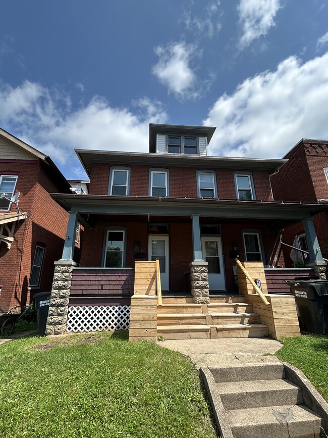 Street view of 422 Rural - 420 Rural Ave House