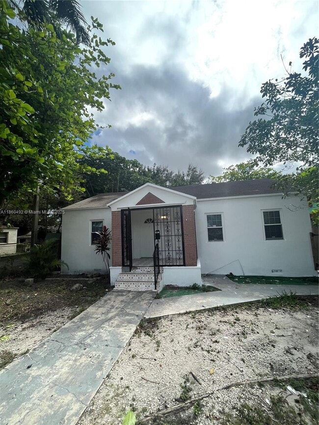 Building Photo - 1250 NW 43rd St Rental