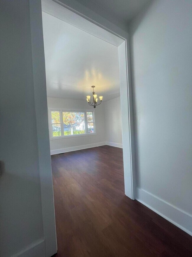 Photo - 225 E Clay St