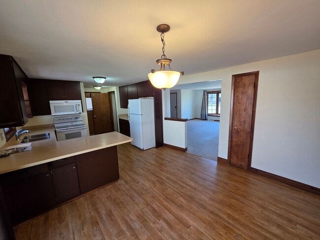 Photo - 1798 Chateau Dr