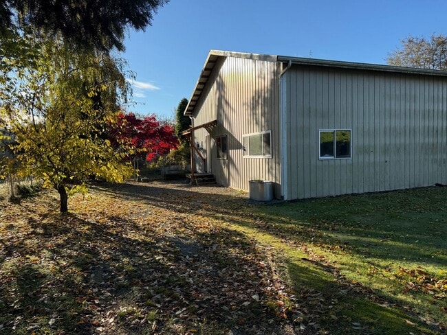 Building Photo - One bedroom in Bow