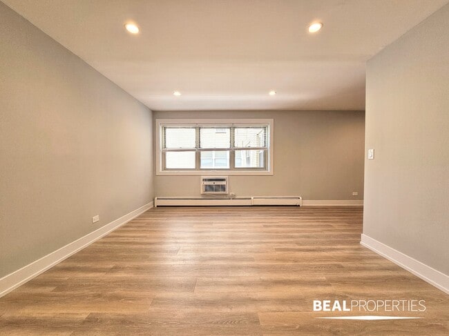 Building Photo - 452 W Oakdale Ave Unit 1 bed Rental