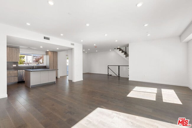 Photo - 849 N Alta Vista Blvd