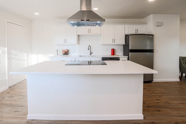 310 N Hosick