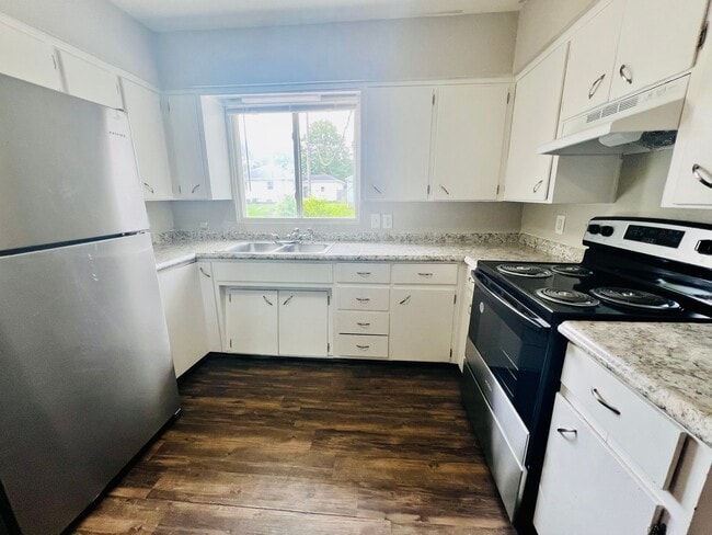 Photo - 215 Miriam Dr Unit B