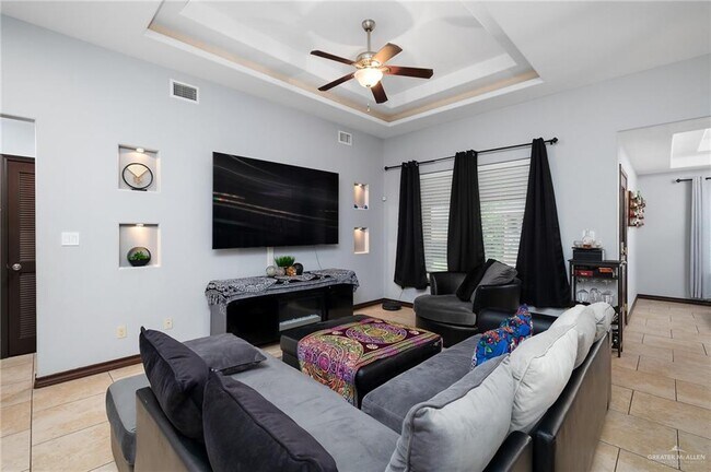 Photo - 13 Yellow Stone St