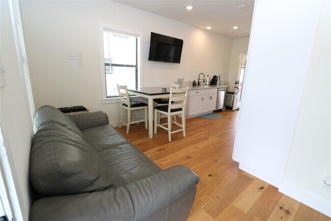 Photo - 5506 Ave Q 1/2