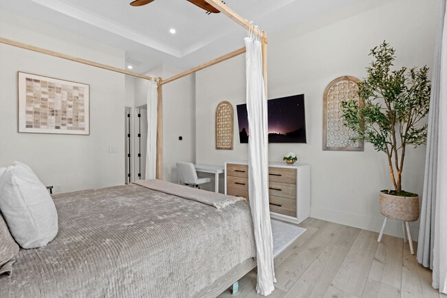 Building Photo - 745 103rd Ave N