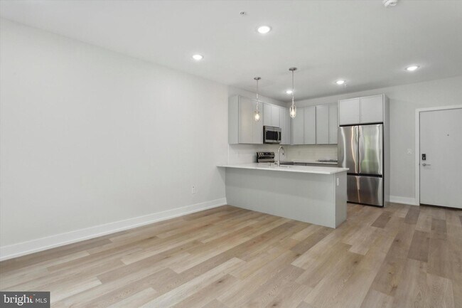 Photo - 401 E Walnut Ln Unit 204