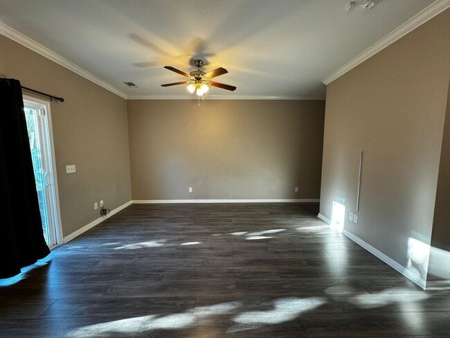 Photo - Highly Desirable Richmond Hill Townhome with 3 Bedroooms