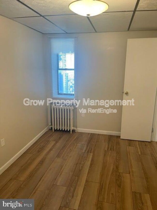 Photo - 925 Watkins St