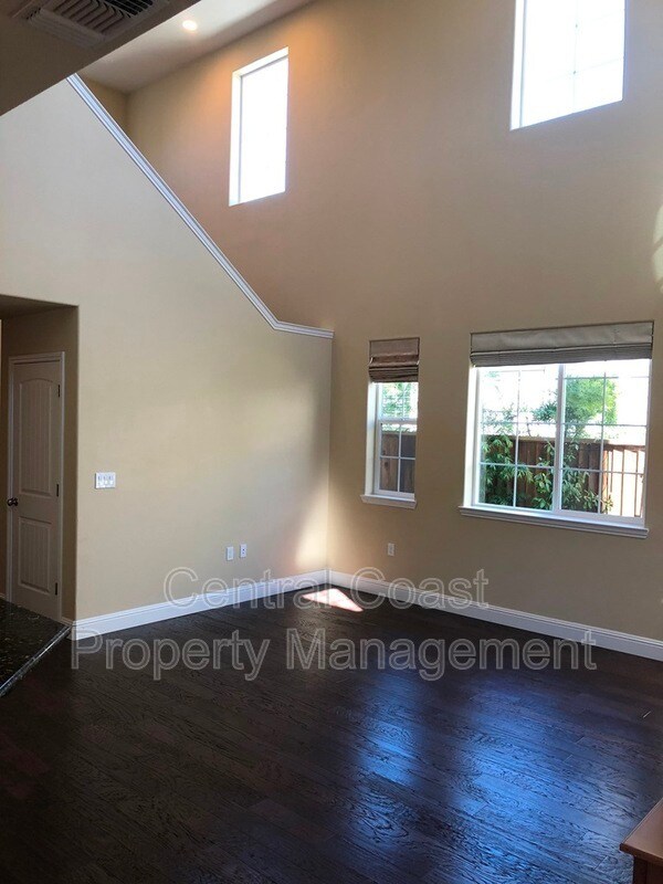 Photo - 18023 McDowell St