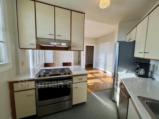 Photo - 2068 Walton Wy