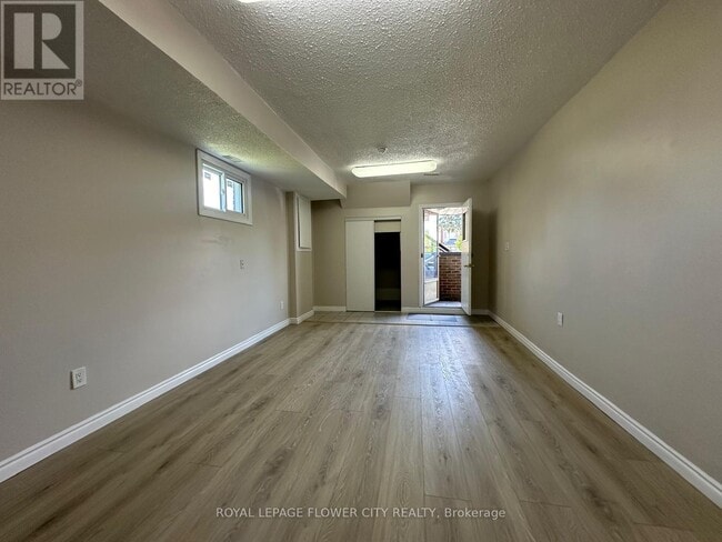 Photo - 415 Hansen Rd N
