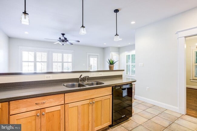 Photo - 1907 Luzerne Ave