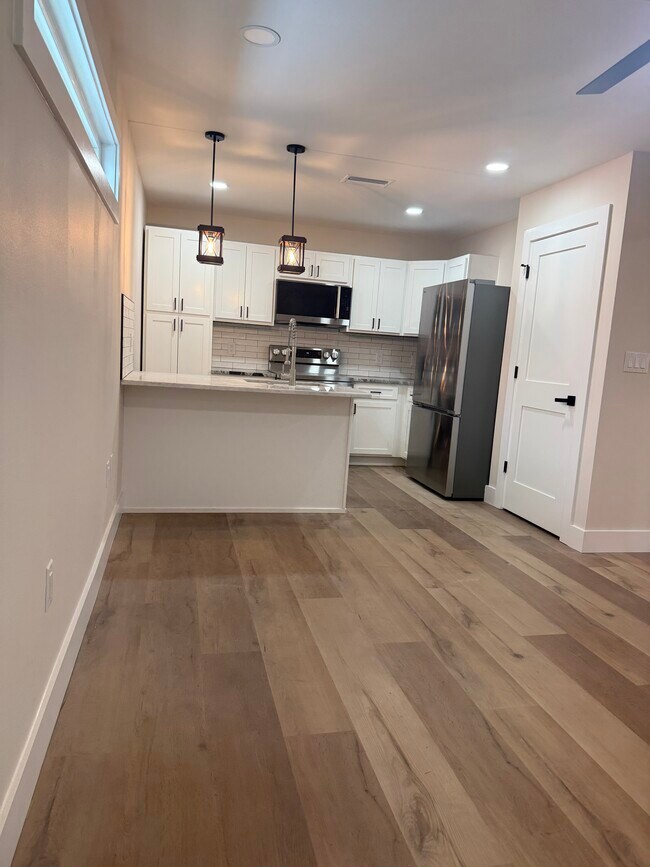 Kitchen Bar - 925 24th Ave N Unidad Half