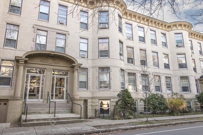 Building Photo - 36 Winchester St Unit 6