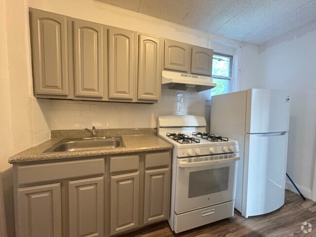 Building Photo - 85 Oak St Unit 1 Rental