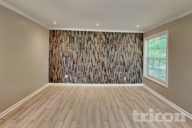 Photo - 1806 Dalton Way