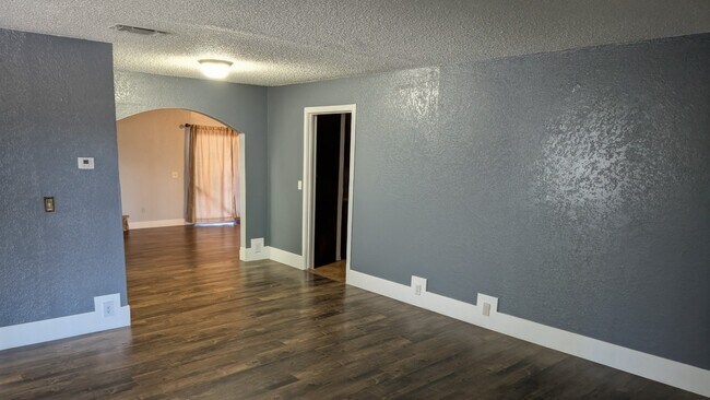 Photo - 4905 Raley Blvd