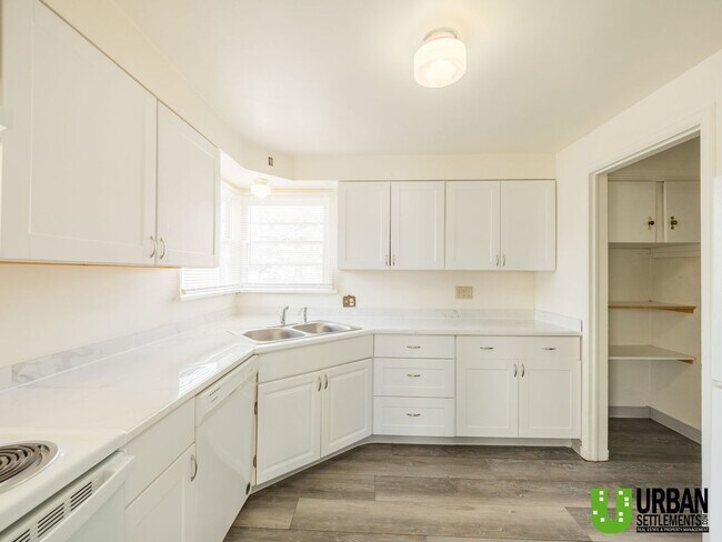 Photo - 2427 W Walton Ave