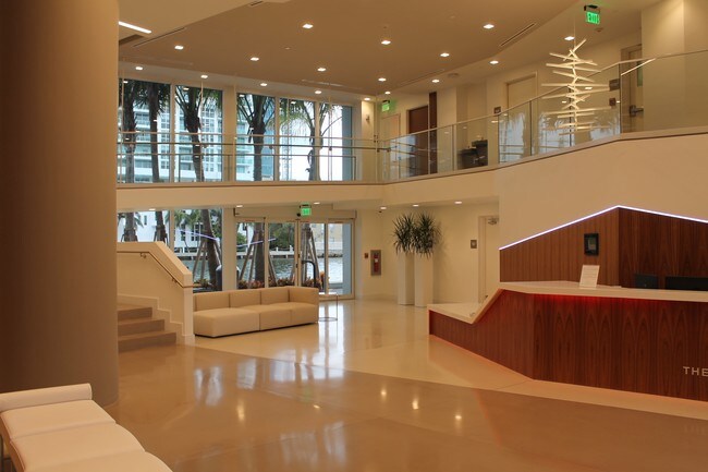 Hermosa iluminación - The Crimson