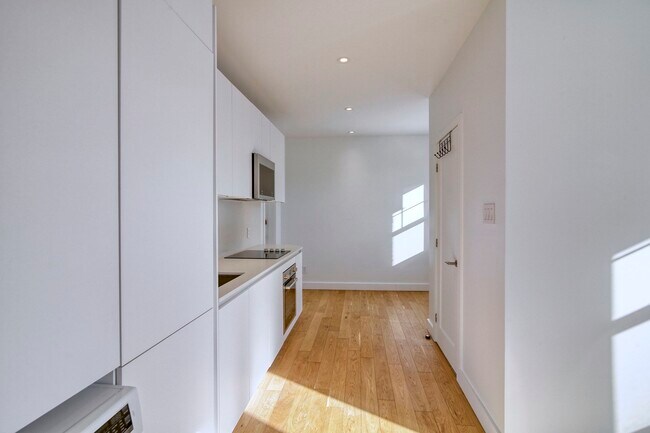 Photo - 4715 Chem. Queen Mary Unité 20