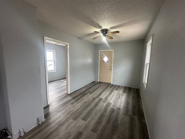Photo - 2 bedroom, 1 bath home! Pet Friendly! Fenc...