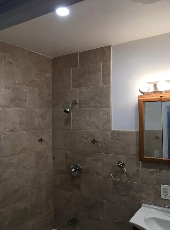 Photo - 640 Crescent St Unit 1